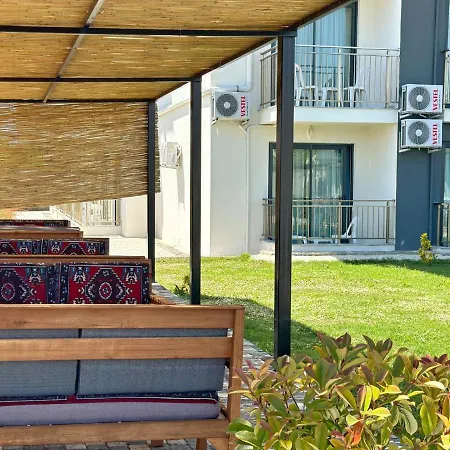 Проживання в сім'ї Kaya Garden Сіде